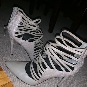 Cute shoe with snake skin design